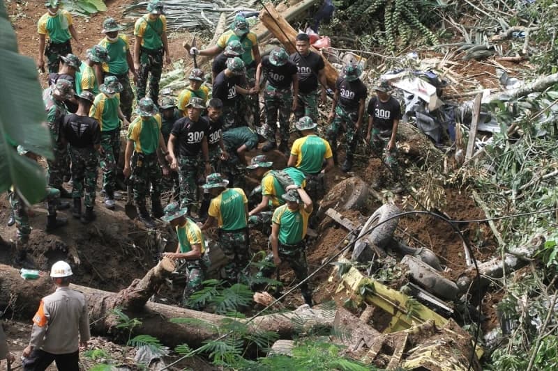 U toku akcije spašavanja nakon razornog zemljotresa u Indoneziji