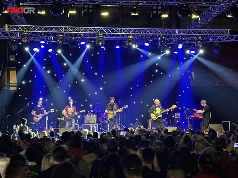 Bajaga i Instruktori u zeničkoj Areni: Publika horski pjeva najveće hitove