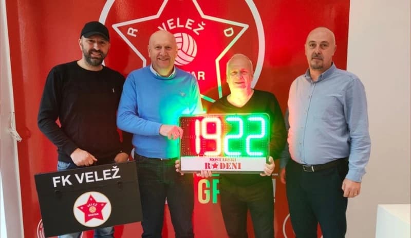 Mostarski Rođeni poklonili FK Velež semafor za izmjenu igrača