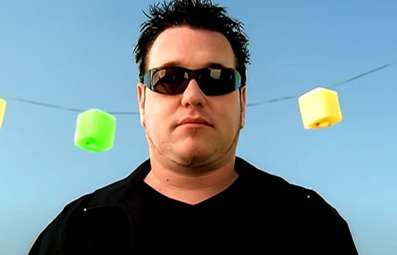Preminuo je Steve Harwell, frontmen grupe Smash Mouth