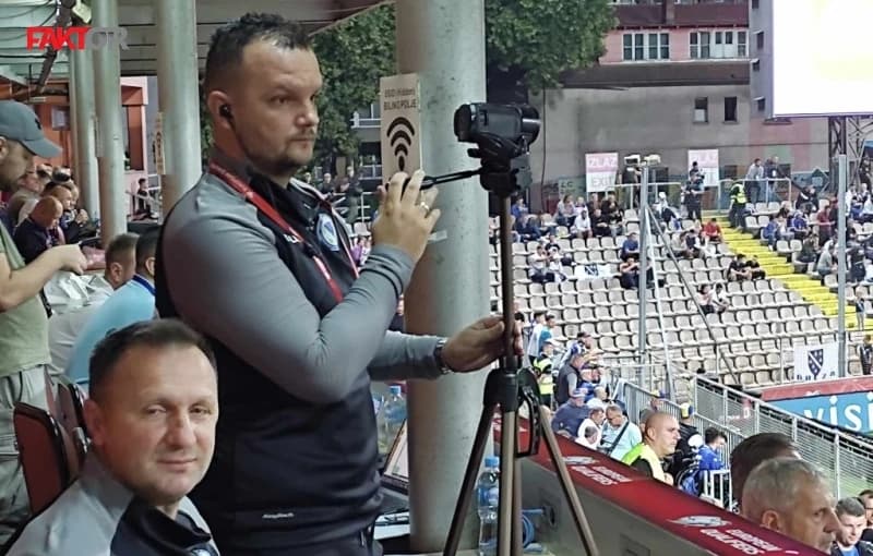 Noviteti u taboru BiH: Slušalice u ušima članova stručnog štaba, a na tribinama "čovjek iz sjene"