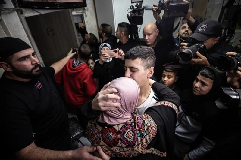 Dječak Ahmed Salayme, najmlađi oslobođeni palestinski zatvorenik, ponovo sa porodicom