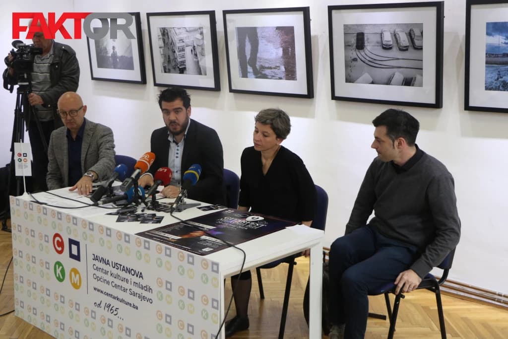 Detalj s pres-konferencije