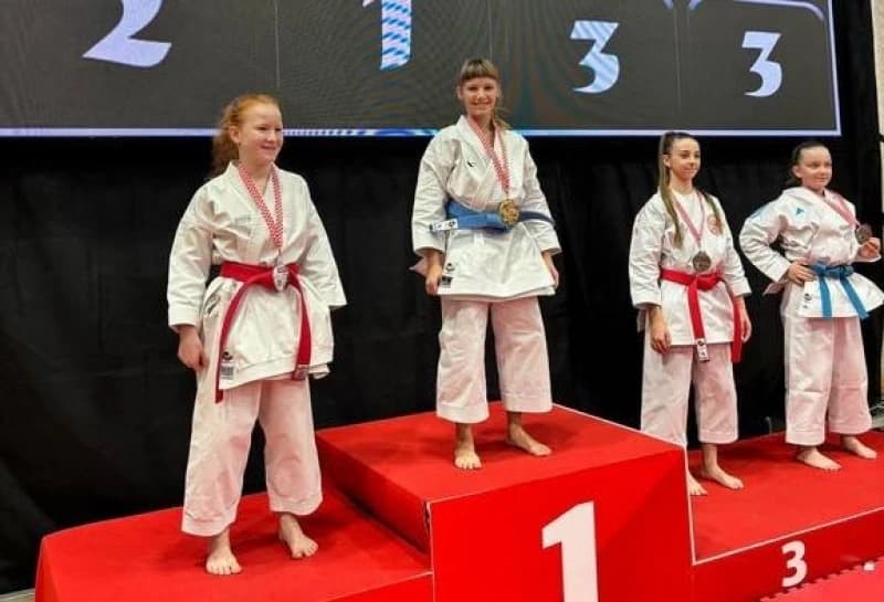 Četiri medalje u Samoboru karatistima "Akademije Arnela Odžaković"
