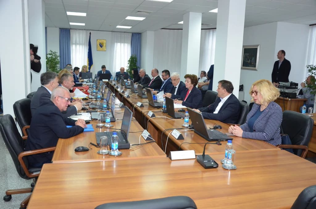 Počela sjednica Vlade FBiH: Razmatra se prijedlog teksta zakona o demobilisanim borcima