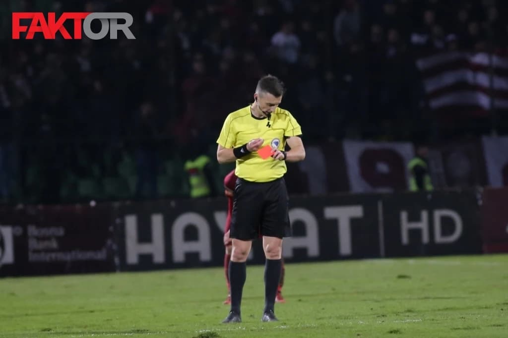 Šest arbitara na Pecari, Peljti derbi začelja