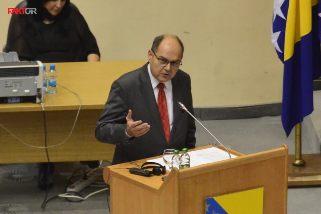 Schmidt pisao Parlamentu BiH: Preuzmite odgovornost, donesite zakon o državnoj imovini