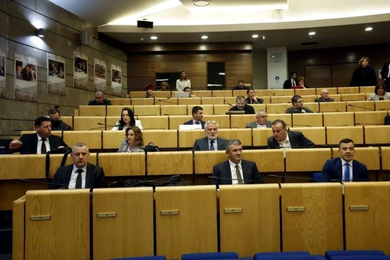 Učešće žena na izabranim i imenovanim funkcijama daleko ispod zakonskog minimuma