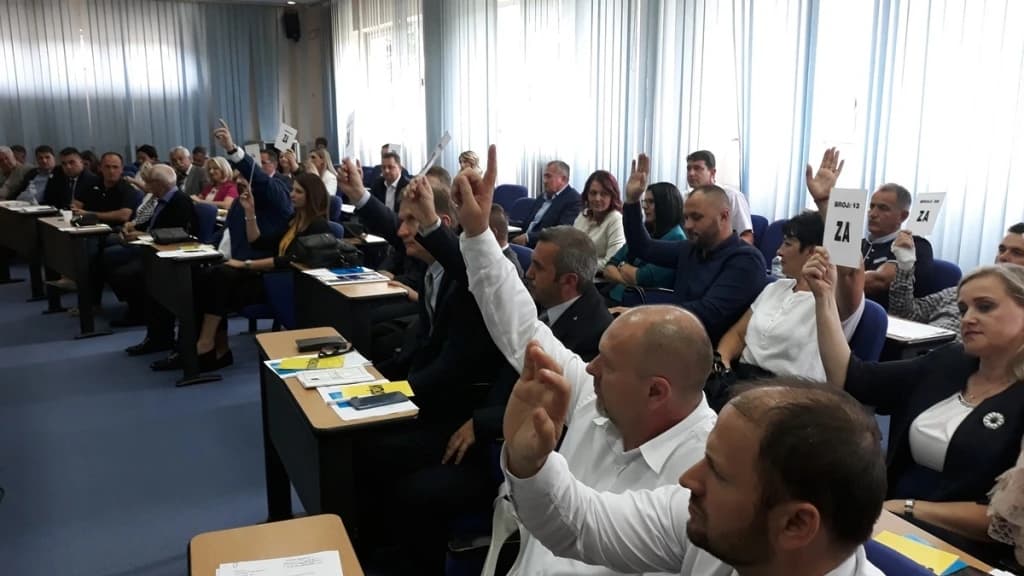 Faktor saznaje: Kako je vladajuća većina podijelila kantonalne institucije u TK
