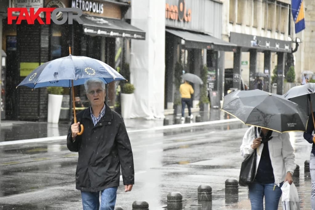 U većem dijelu BiH pretežno oblačno sa slabom kišom