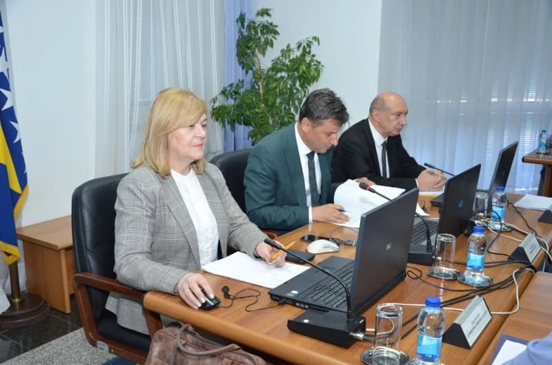 SDA: Svi kantoni i općine trebaju slijediti Vladu FBiH i reprogramirati budžete