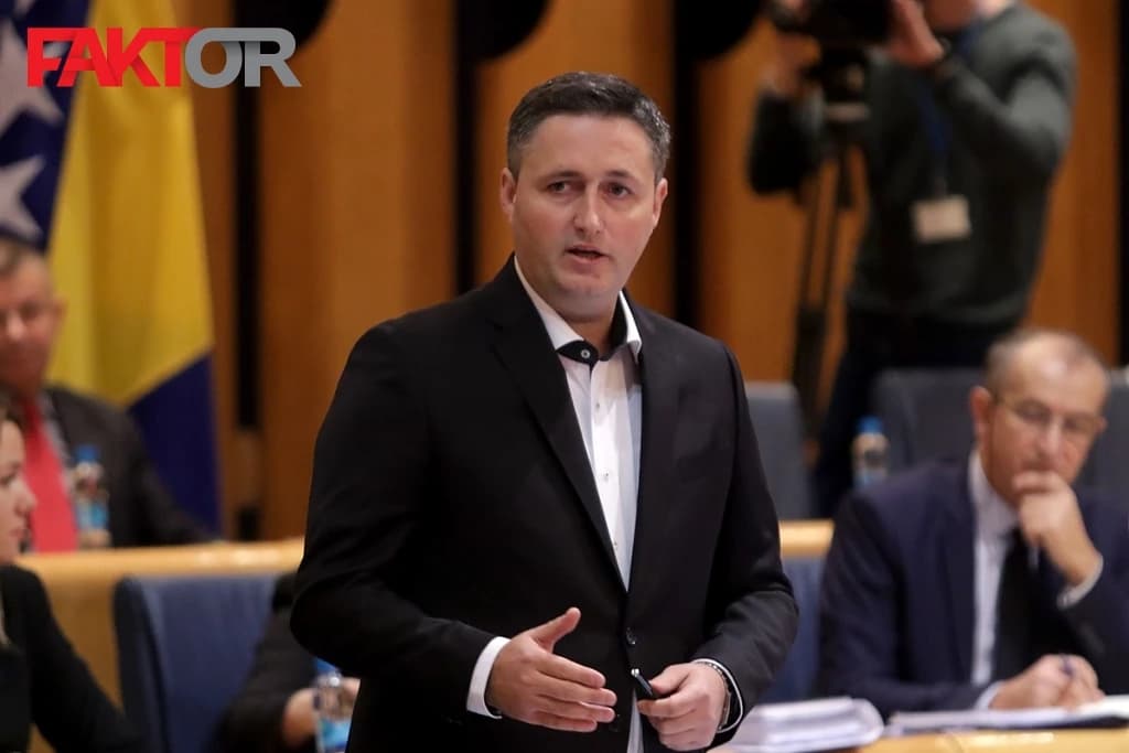 Bećirović podsjetio na sve propale sporazume o podjeli: "Neka vječno živi BiH"