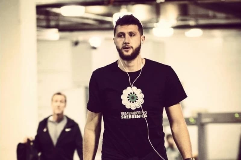 Jusuf Nurkić oduševljen poklonima koje je dobio iz svoje bivše škole