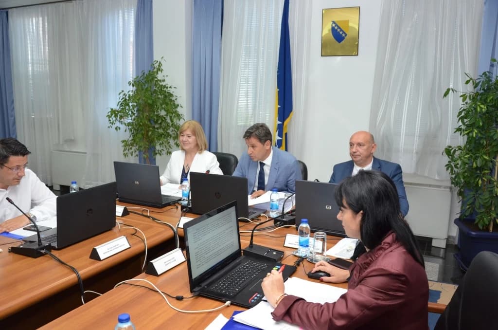 Vlada FBiH razmatra Nacrt programa javnih investicija vrijedan 16,6 milijardi KM