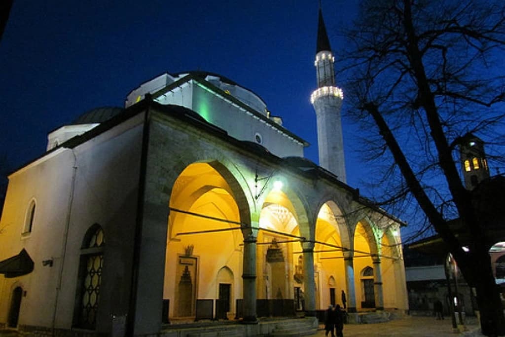 Prvu regaibiju u XVIII stoljeću napisao pjesnik bosanskog porijekla Abdullah Salahuddin Uššaki Salahi