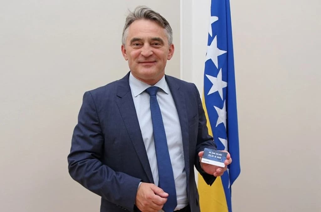 Navijač Plavih: Željko Komšić obnovio članstvo u FK Željezničar