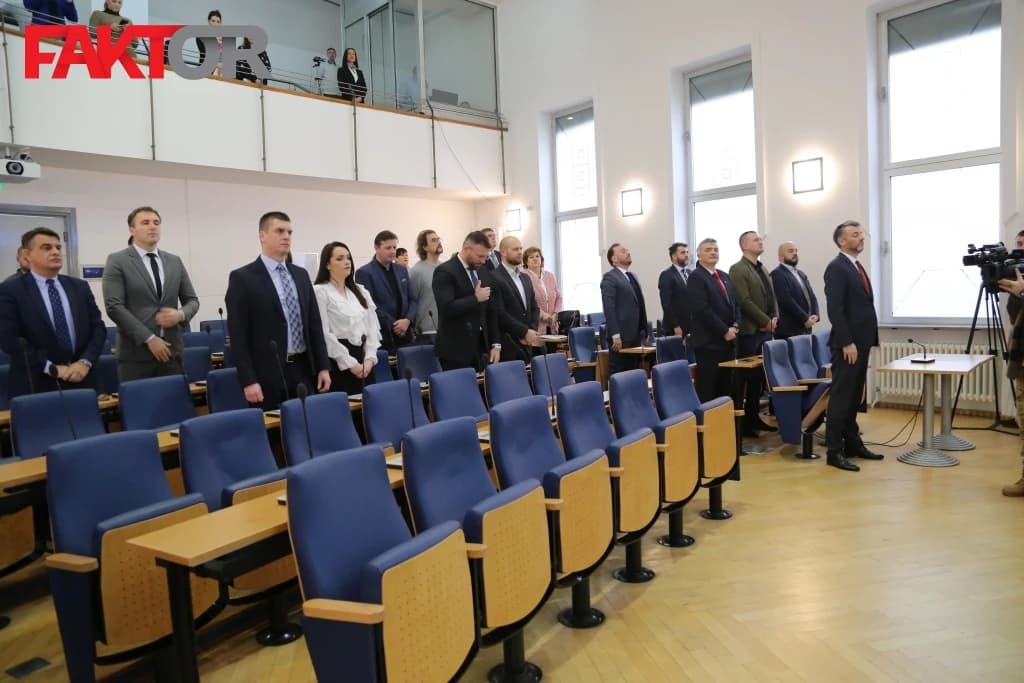 Skupština KS nakon himne ponovo prekinuta, došlo samo 15 zastupnika