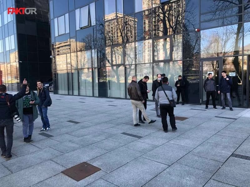 Vlada FBiH: Informacije o mjerama protiv koronavirusa prvo privilegovanim medijima