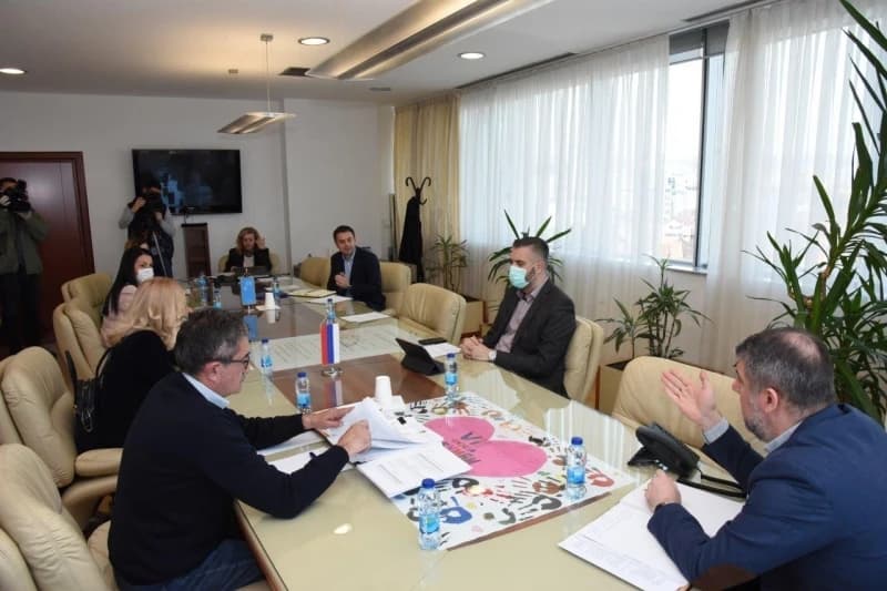 Sjednica Štaba za praćenje epidemiološke situacije u RS-u: Protiv korone kroz tri grupe mjera