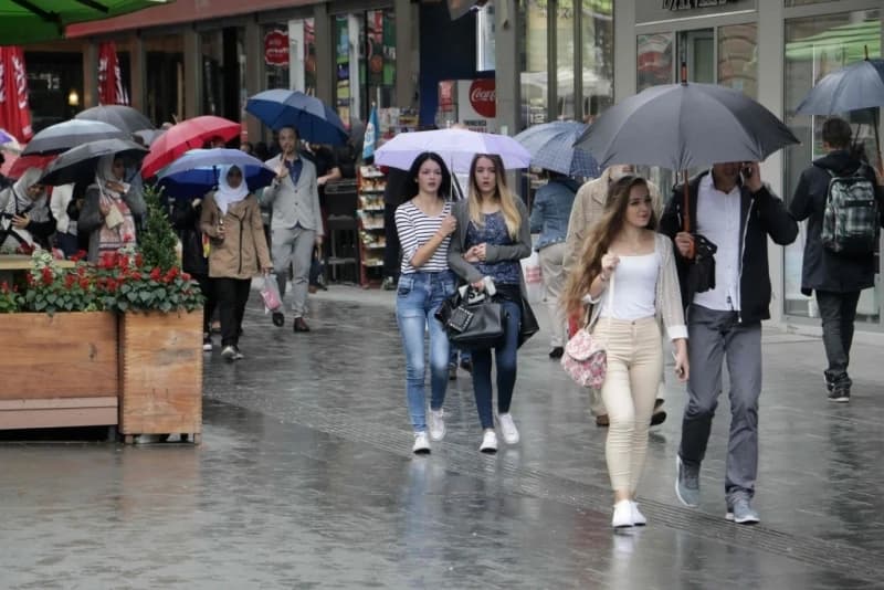 U BiH danas sunčano, evo gdje se popodne i navečer očekuju kiša i pljuskovi