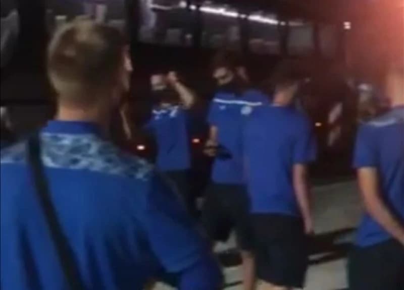 Drama na aerodromu Sarajevo: Fudbaleri Želje ne žele potpisati rješenja, ne mogu ući u BiH?
