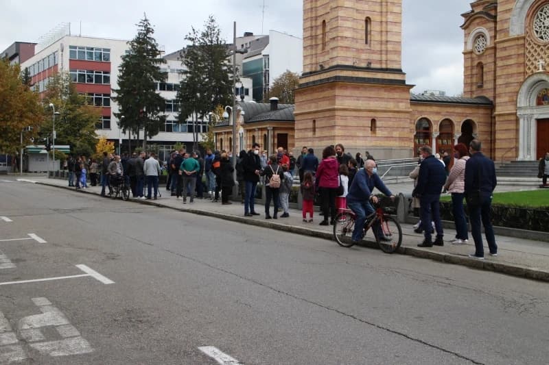 Banja Luka povećava zdravstvene kapacitete za Covid-pacijente, uvodi se "auto-testiranje"