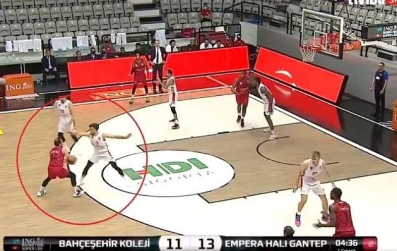 Turski košarkaš postigao koš o kojem će se dugo pričati